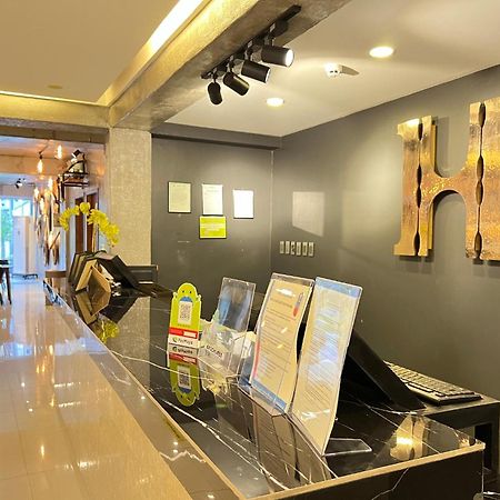 Hotel Halo Angeles City Esterno foto