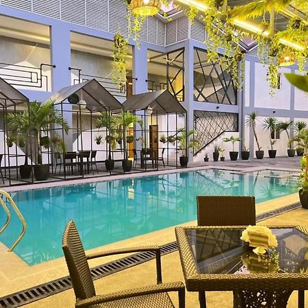 Hotel Halo Angeles City Esterno foto