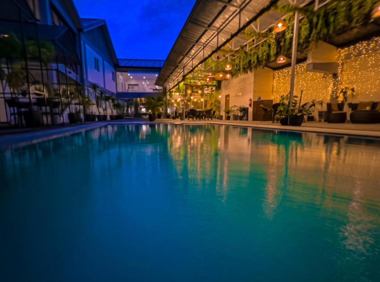 Hotel Halo Angeles City Esterno foto