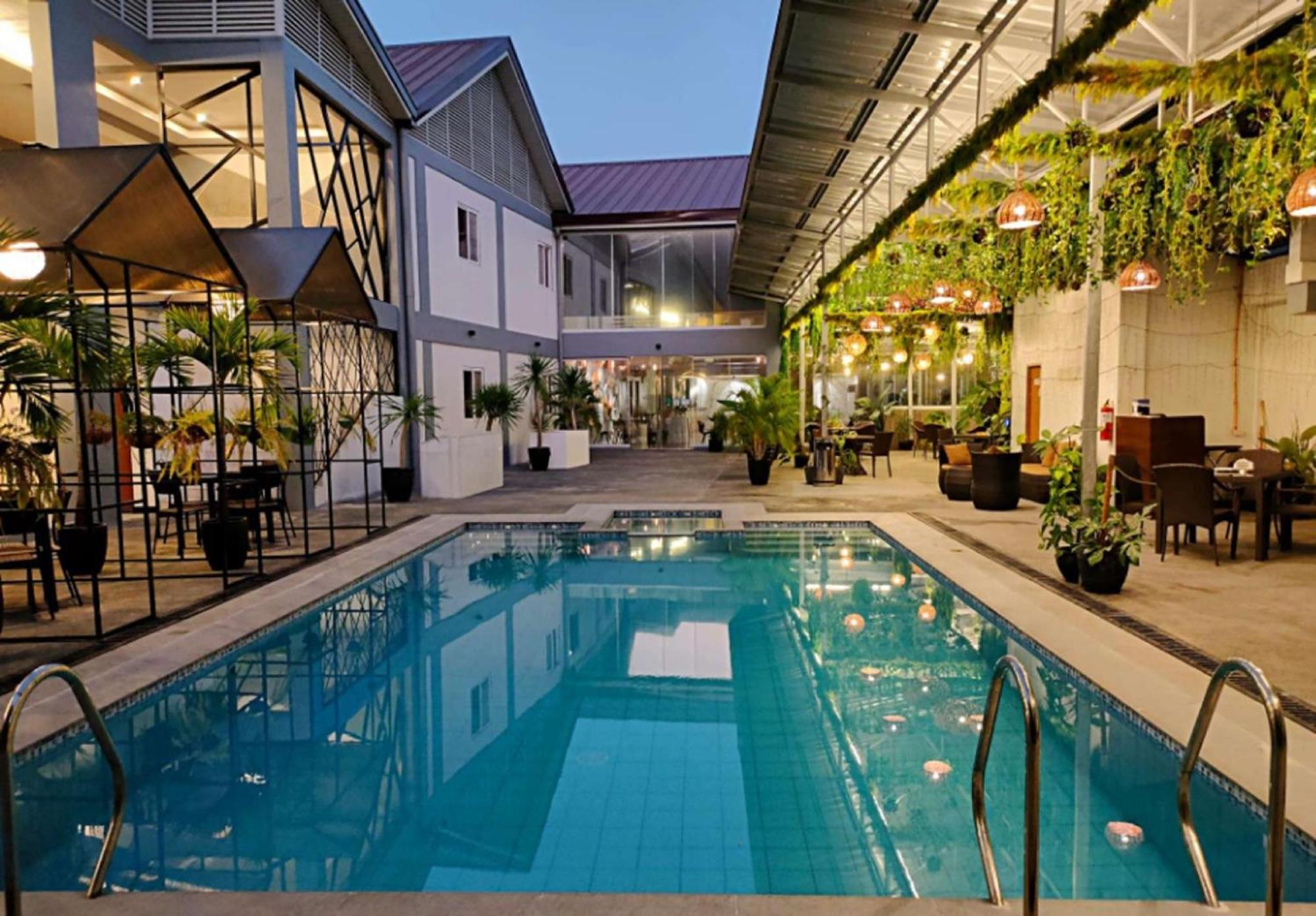 Hotel Halo Angeles City Esterno foto